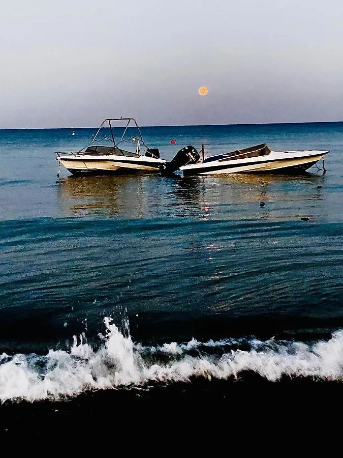 Bali Suites 101 Larnaca 0*,  Cipru